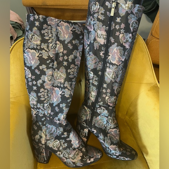 Jacquard Floral Boots - Picture 2 of 8